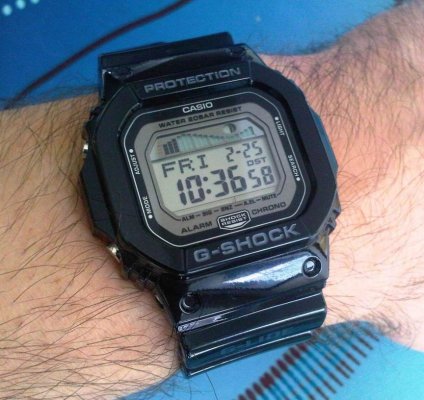 Casio GLX5600 wrist.jpg