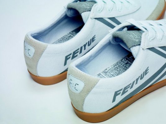 Feiyue-x-Casio-Silver-Gold-Box-Set-of-Sneakers-Watches-02.jpg Feiyue-x-Casio-Silver-Gold-Box-Set-of-Sneakers-Watches-02.jpg