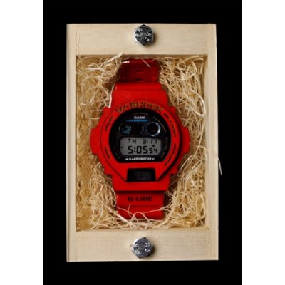 red-watch-in-boxemail-500x500.jpg