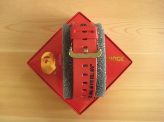 gshock-bape-dw6900-red-008.jpg