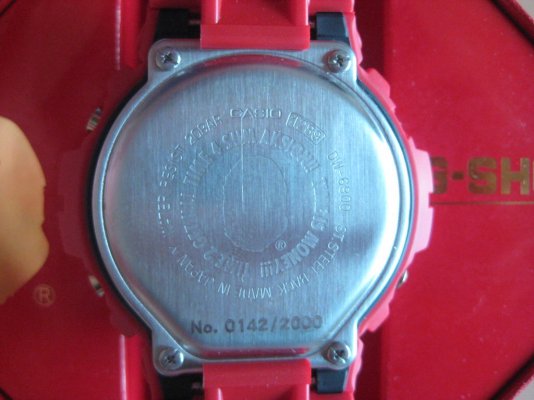 gshock-bape-dw6900-red-010.jpg