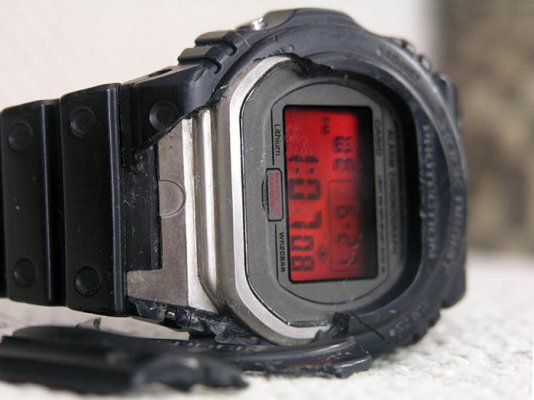 Casio_DW5700ML_rot.jpg