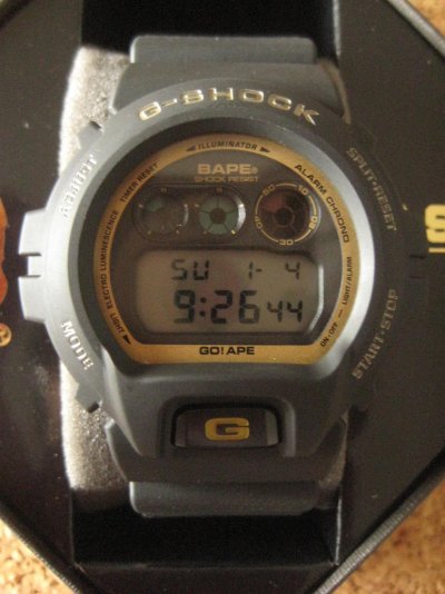 gshock-bape-dw6900-black-gold-2011-101.jpg