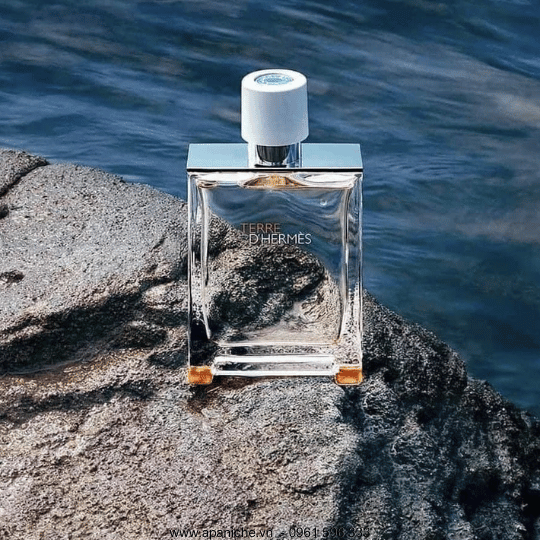 Hermes-Terre-d-Herm-s-Eau-Tr-s-Fra-che.png